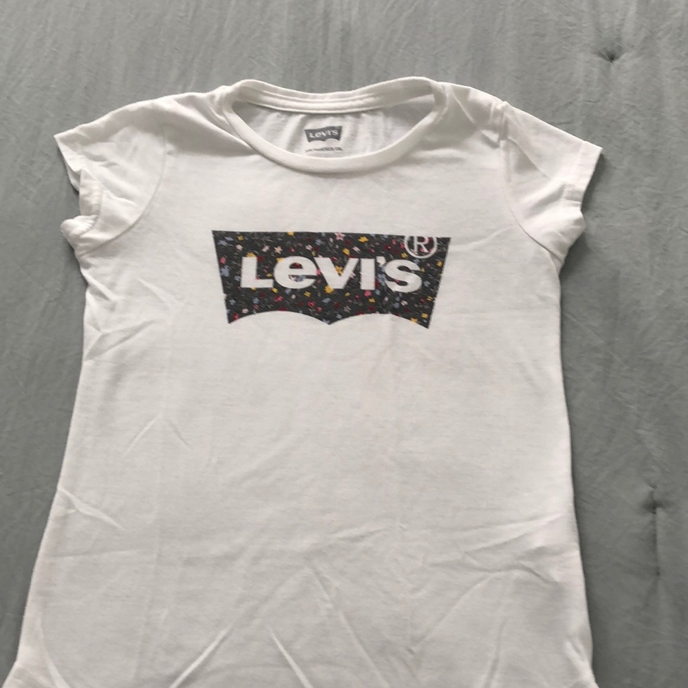 Levi’s girl shirt